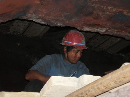 濟鋼鐵路綜合料槽不停產加固